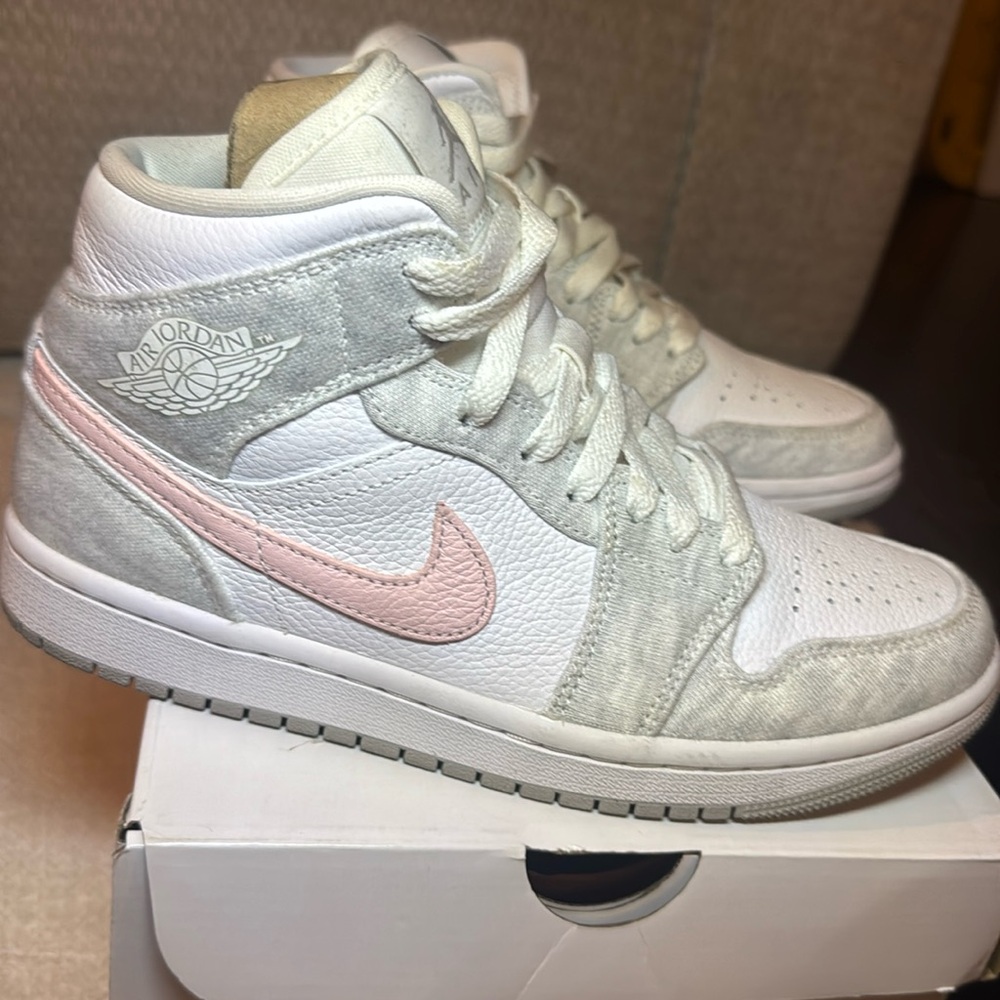 Air Jordan 1 mid SE